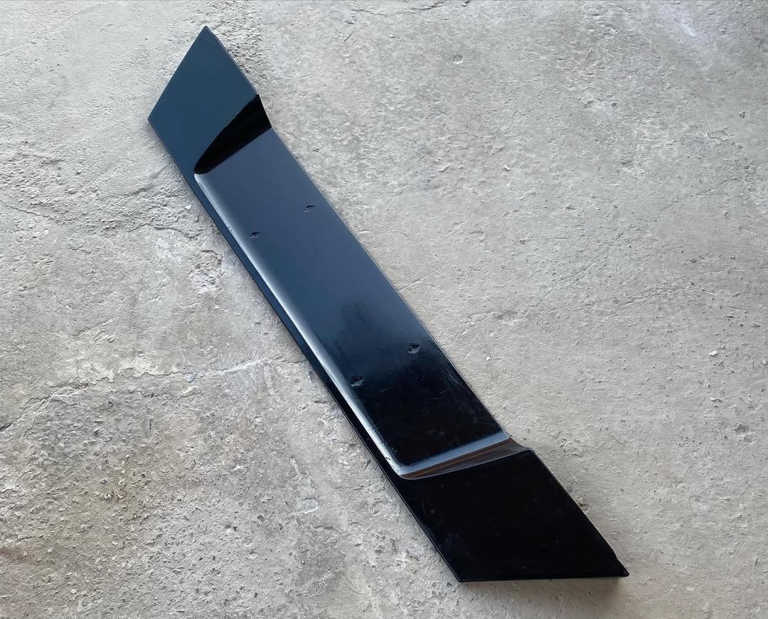 Mercedes W124 1985-93 Taillight Rear Earlier Sedan Trunk Rare blend Heckblende